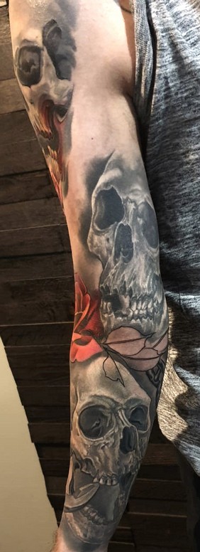 skulsandrossestattoo.jpg